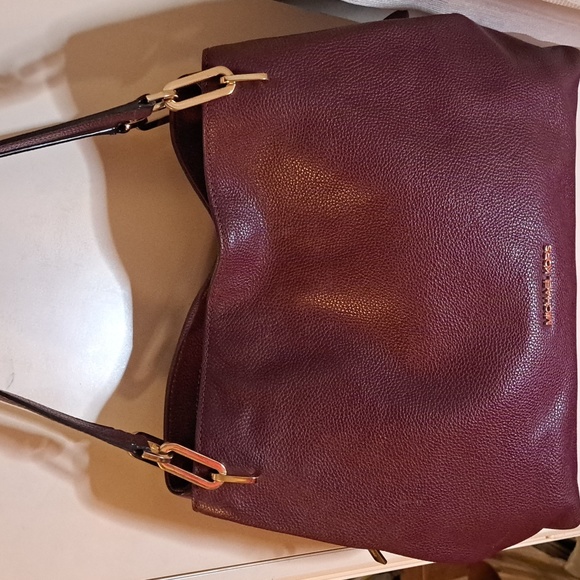 SOLD Michael Kors Burgundy  Pebble Leather Shoulder Bag with Gourgous Gold Chain - Picture 3 of 16
